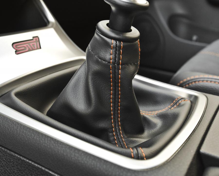  Subaru Impreza WRX STi 2013 года  (US) (фото 8 из 40)